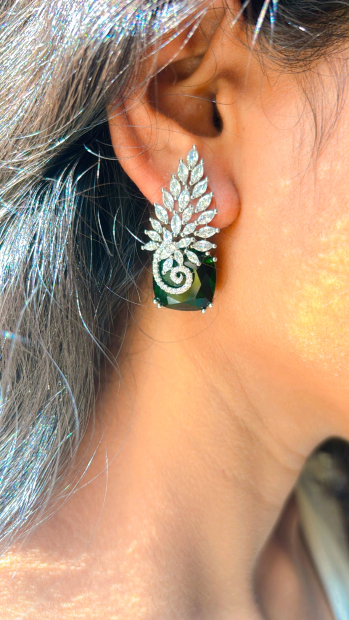 HYRA EMERALD EARRINGS