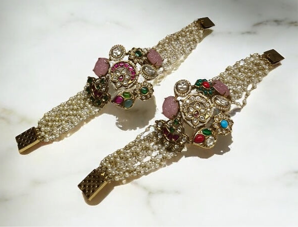 NAVRATAN STATEMENT BRACELET