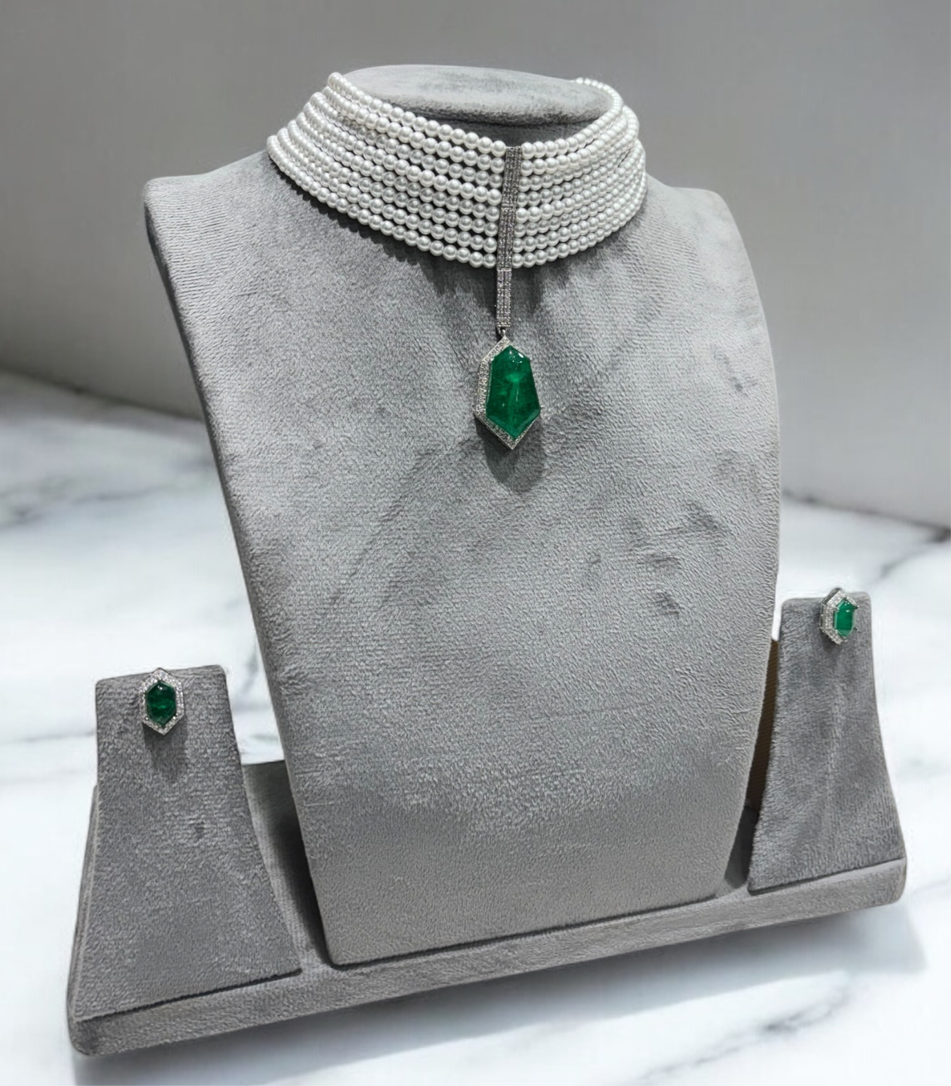 Brahmi Pearl Emerald Necklace