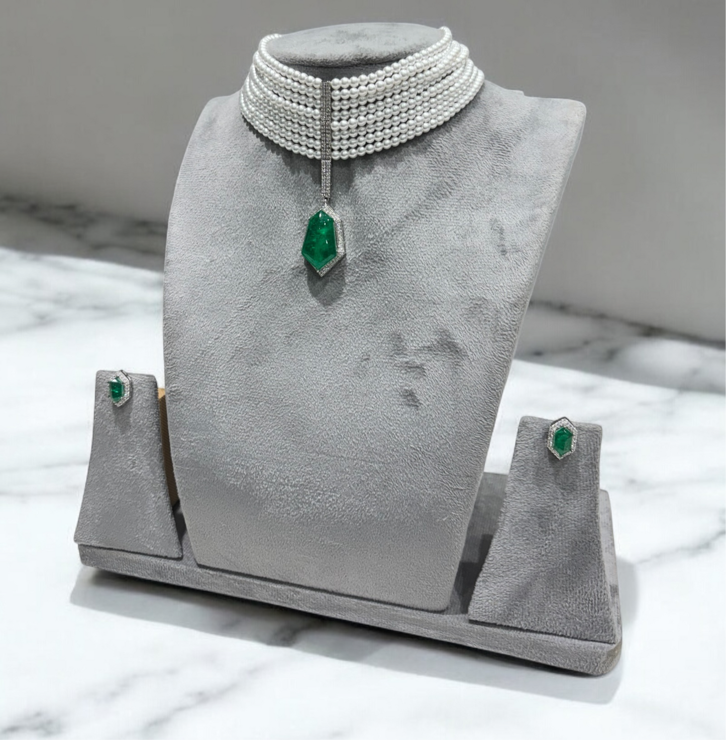 Brahmi Pearl Emerald Necklace