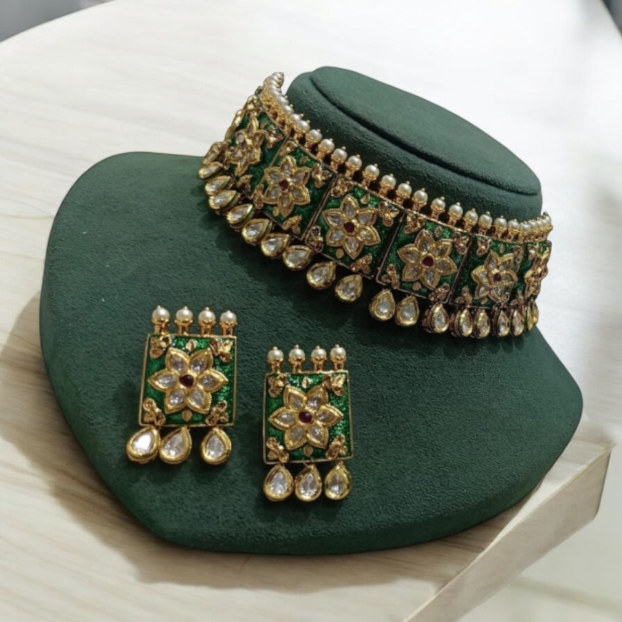 Gargi Kundan Choker