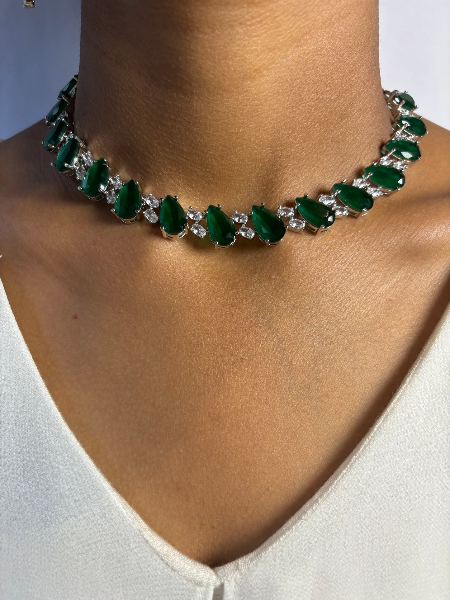 Emerald diva choker 4