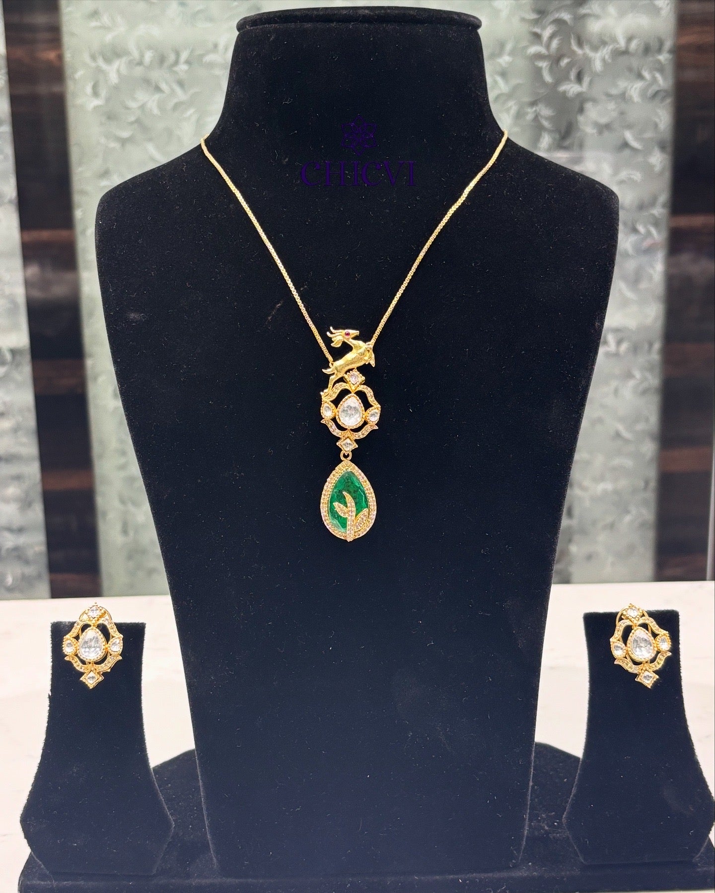 Kyra long Pendant