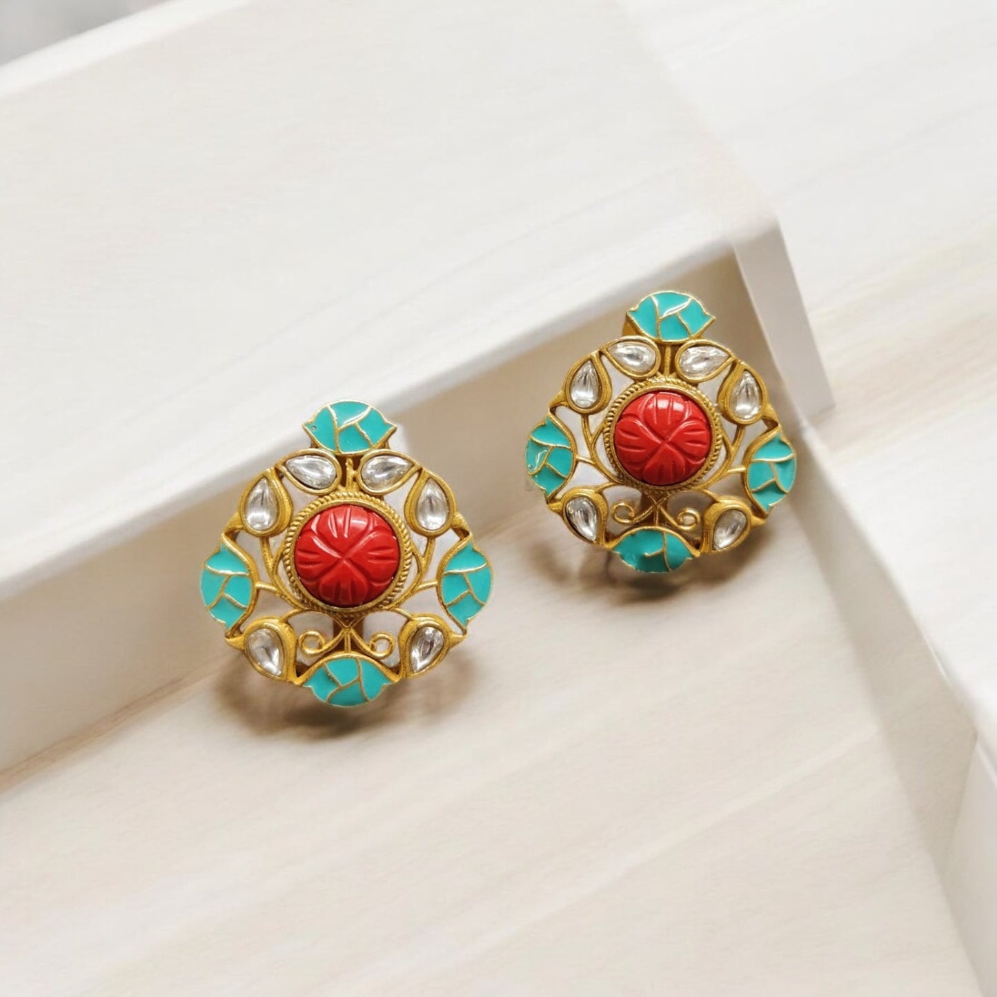 AMELIA MULTICOLOR STUDS