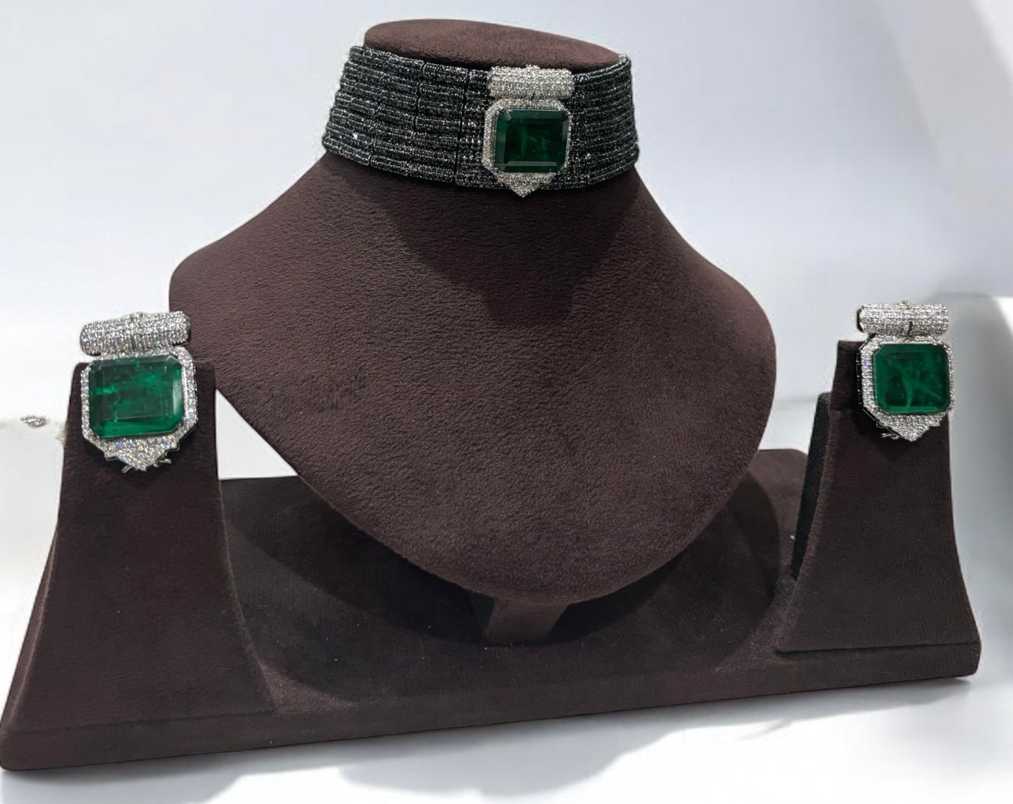 Mayaa Emerald Victorian Choker