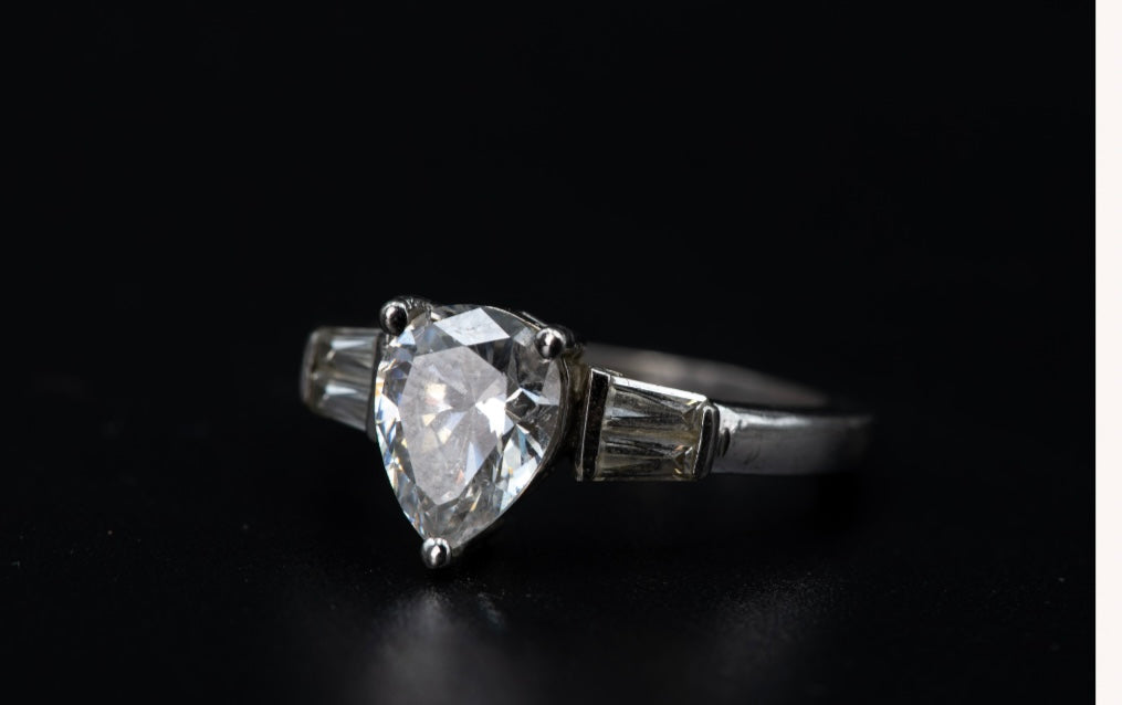 Annu Diamond Ring