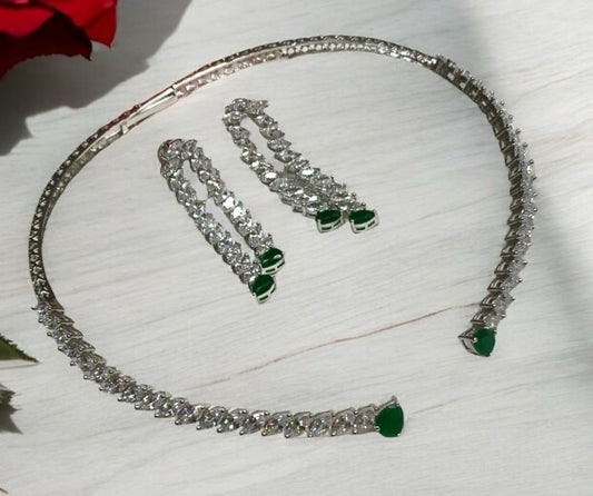 Mahira Necklace With Earrings