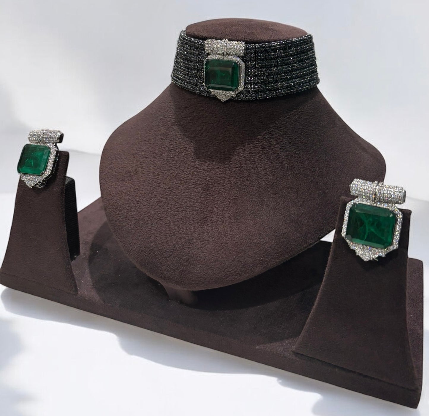 Mayaa Emerald Victorian Choker