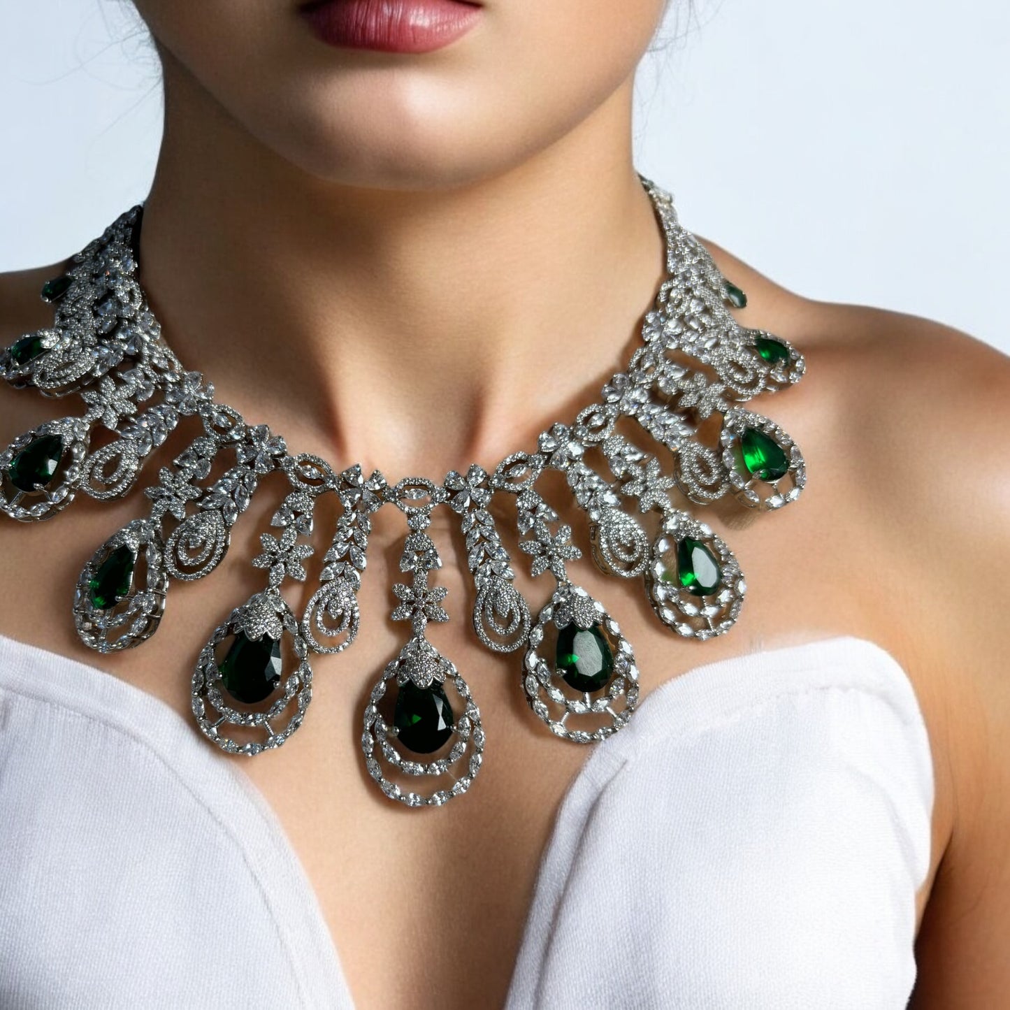 CROWN EMERALD NECKLACE
