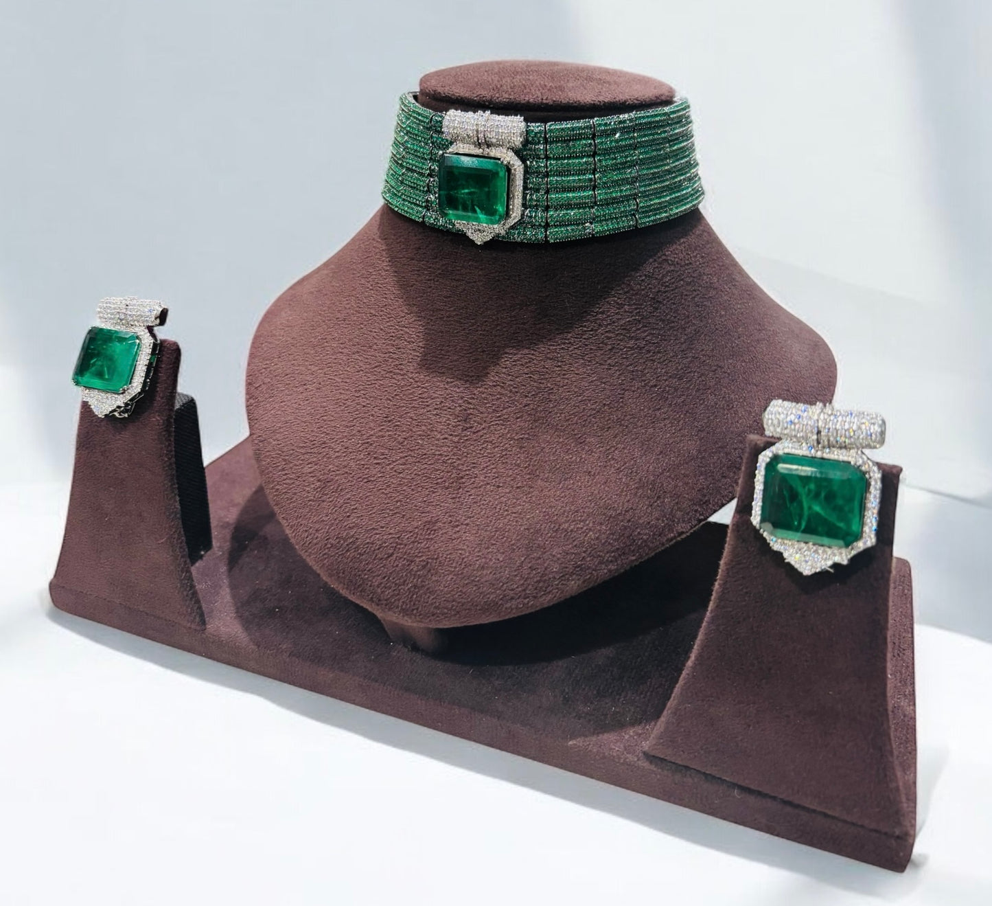 Mayaa Emerald Victorian Choker
