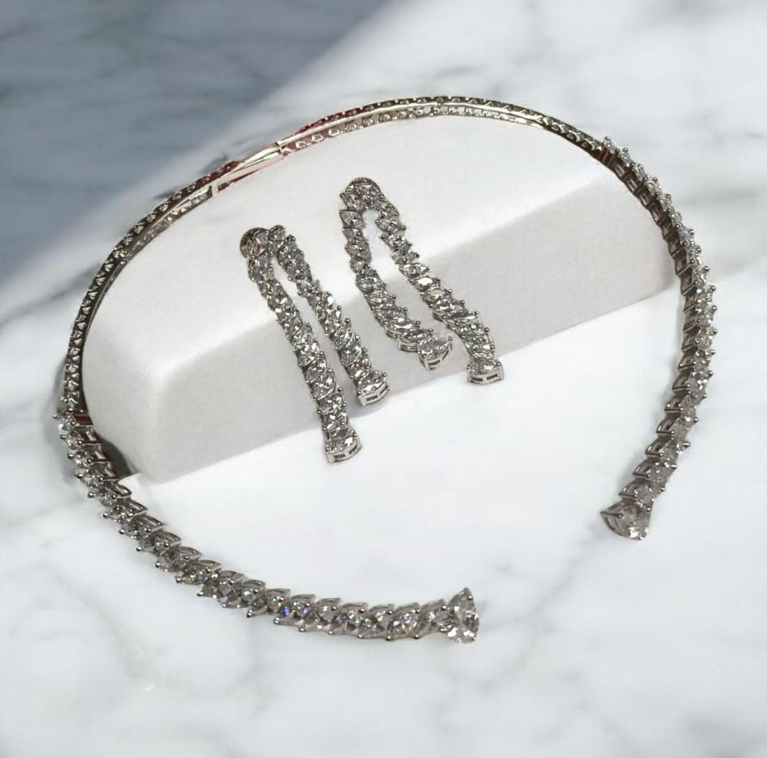 Mahira Necklace With Earrings