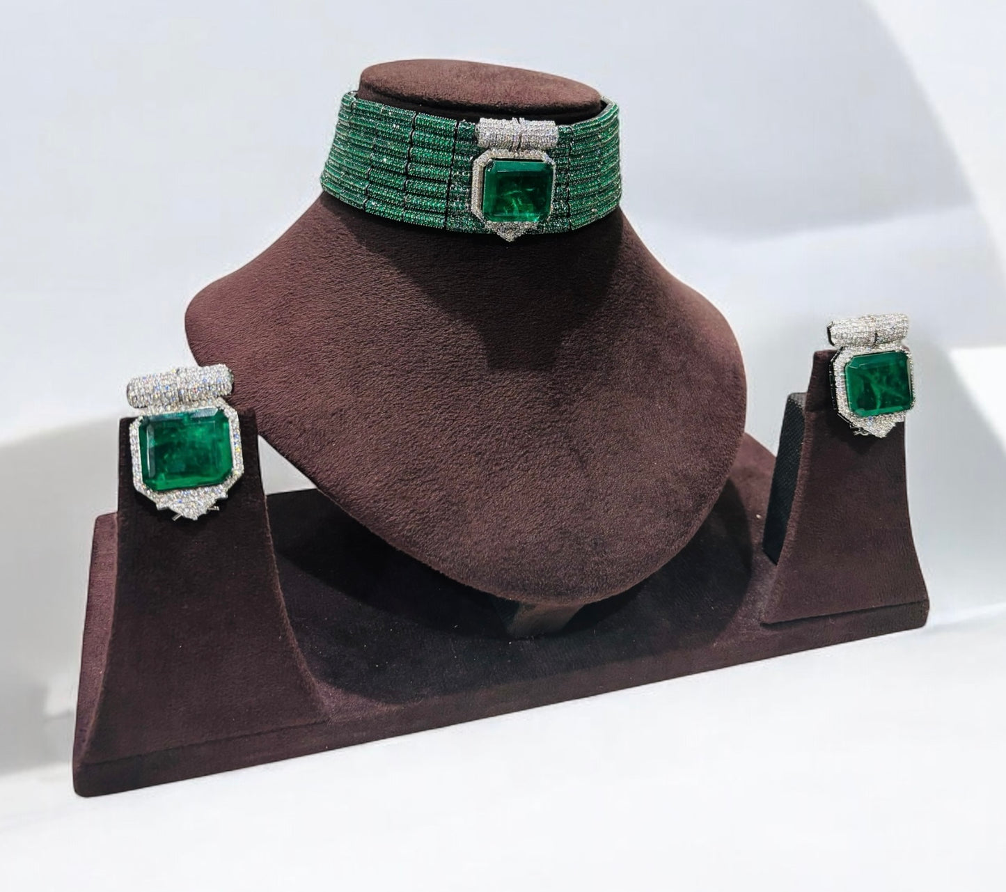 Mayaa Emerald Victorian Choker