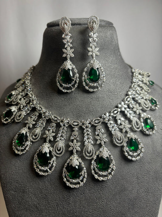 CROWN EMERALD NECKLACE