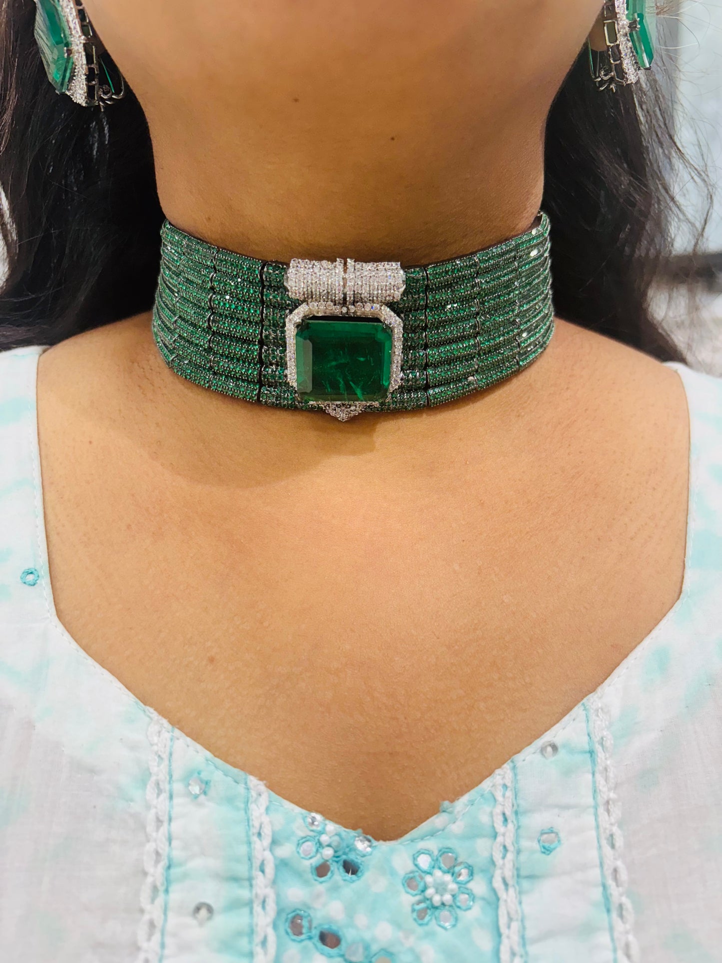Mayaa Emerald Victorian Choker