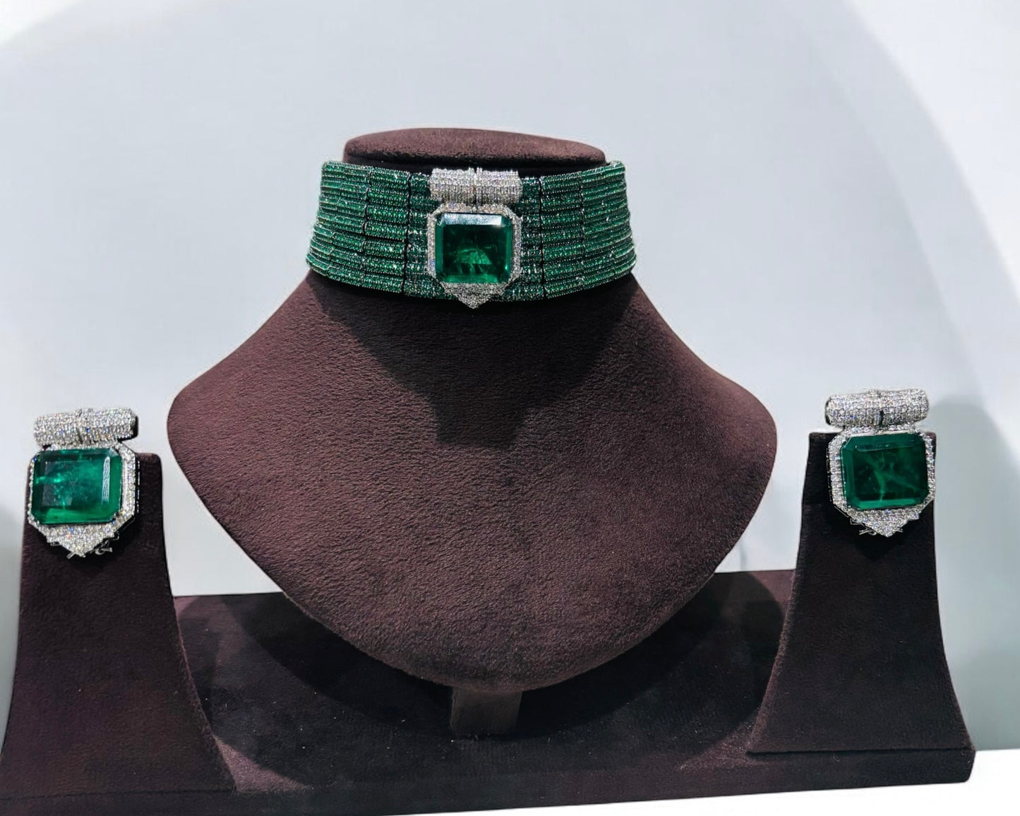 Mayaa Emerald Victorian Choker