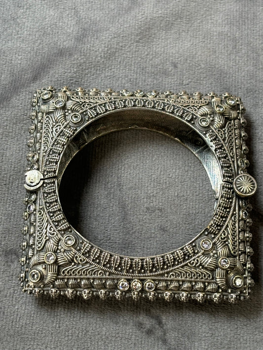 Arusha oxidised Kada