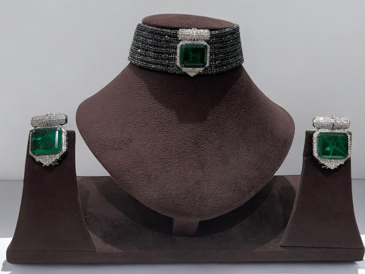 Mayaa Emerald Victorian Choker