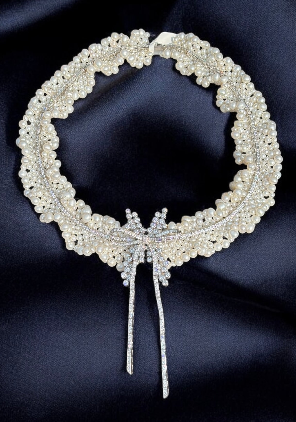 bow pearl necklace